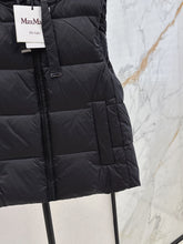 Load image into Gallery viewer, The Cube Gilet
