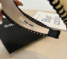 Load image into Gallery viewer, Raffia Headband
