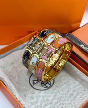 Load image into Gallery viewer, Clic Bracelet
