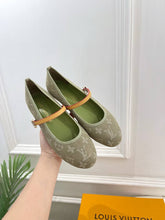 Load image into Gallery viewer, Romy Flats
