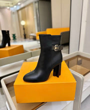 Load image into Gallery viewer, Silhouette Boots
