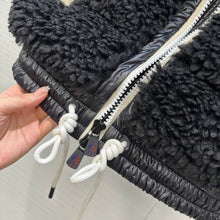 Load image into Gallery viewer, Teddy Gilet
