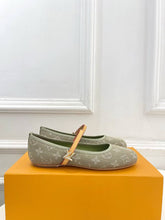 Load image into Gallery viewer, Romy Flats
