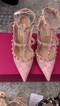 Load image into Gallery viewer, Lace Pumps
