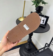 Load image into Gallery viewer, Triomphe Sandals
