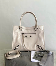 Load image into Gallery viewer, City Tote
