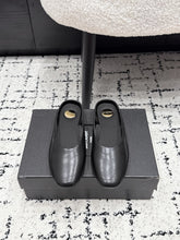 Load image into Gallery viewer, Leather Pumps
