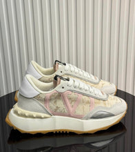 Load image into Gallery viewer, Lacerunner Trainers
