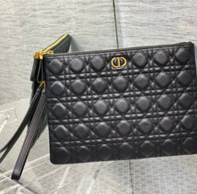 Load image into Gallery viewer, Montaigne Clutch
