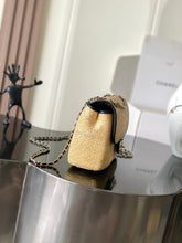 Load image into Gallery viewer, Classic Flap Raffia
