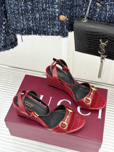 Load image into Gallery viewer, GG Sandals
