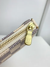 Load image into Gallery viewer, Pochette Mini Accessories
