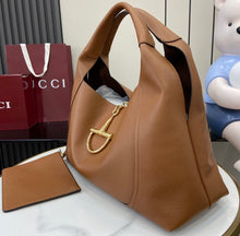 Load image into Gallery viewer, Maxi Softbit Bag
