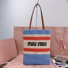 Load image into Gallery viewer, Crochet Tote
