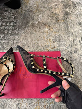 Load image into Gallery viewer, Lace Pumps
