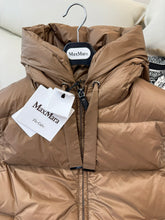 Load image into Gallery viewer, The Cube Gilet
