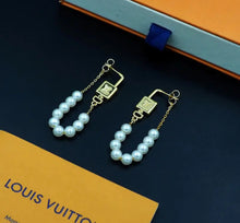 Load image into Gallery viewer, Pearl Earrings
