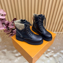Load image into Gallery viewer, Leather Boots
