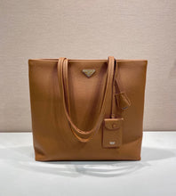 Load image into Gallery viewer, Leather Tote
