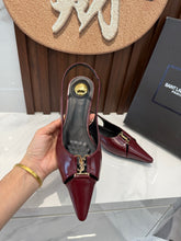 Load image into Gallery viewer, Leather Pumps
