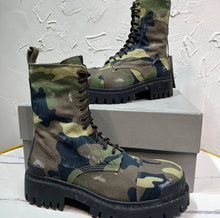 Load image into Gallery viewer, Camo Boots
