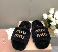 Load image into Gallery viewer, Fur Slippers
