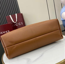 Load image into Gallery viewer, Maxi Softbit Bag
