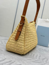 Load image into Gallery viewer, Aimee Shoulder Bag

