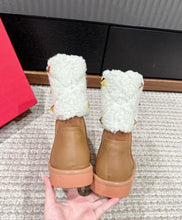 Load image into Gallery viewer, Rockstud Boots
