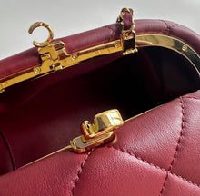 Load image into Gallery viewer, Quilted Chain Bag
