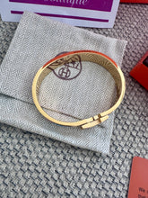 Load image into Gallery viewer, Clic Bracelet
