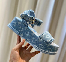Load image into Gallery viewer, Denim Flatform Sandals
