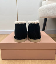Load image into Gallery viewer, Shearling Boots
