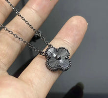Load image into Gallery viewer, Alhambra Pendant
