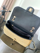 Load image into Gallery viewer, Classic Flap Raffia
