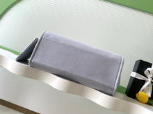 Load image into Gallery viewer, Deauville Tote
