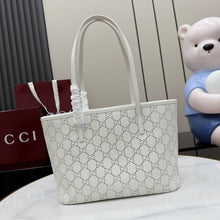 Load image into Gallery viewer, Tribeca Tote Small
