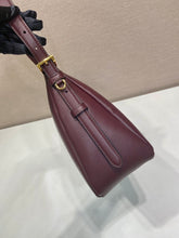 Load image into Gallery viewer, Aimee Shoulder Bag
