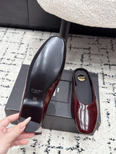 Load image into Gallery viewer, Leather Pumps
