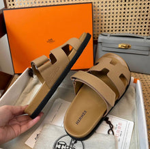 Load image into Gallery viewer, Chypre Sandals
