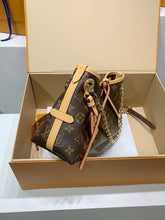 Load image into Gallery viewer, Carryall BB
