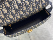 Load image into Gallery viewer, Medilion Flap Bag
