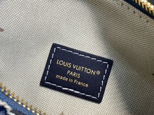 Load image into Gallery viewer, Hills Pochette
