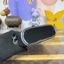 Load image into Gallery viewer, Vanity Chain Pouch
