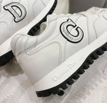 Load image into Gallery viewer, Cest Trainers
