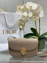 Load image into Gallery viewer, Medilion Flap Bag
