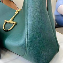 Load image into Gallery viewer, Maxi Softbit Bag
