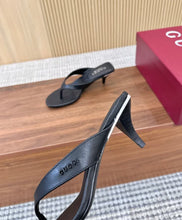 Load image into Gallery viewer, Thong Sandals
