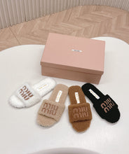Load image into Gallery viewer, Shearling Slippers
