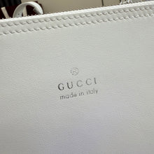 Load image into Gallery viewer, Venice Small Bucket Bag
